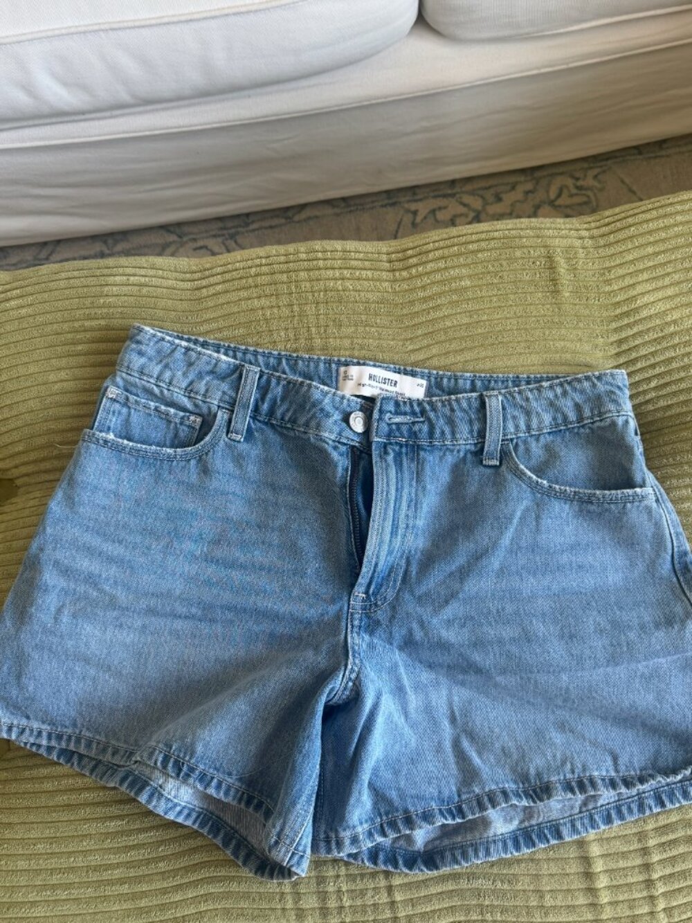 Hollister 5" high rise denim shorts - light wash size 30